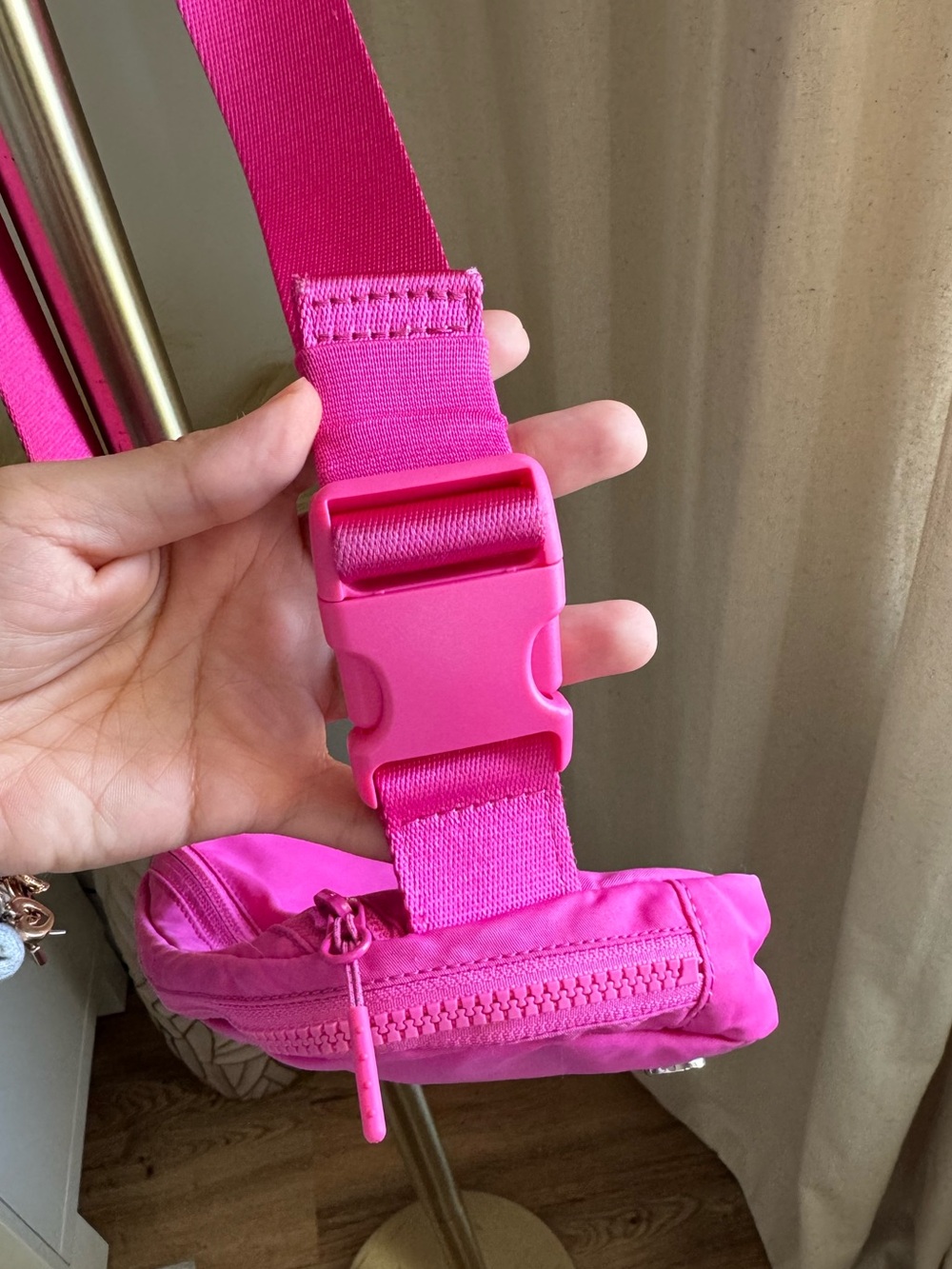 Lululemon Everywhere Belt Bag - Sonic Pink - Picture 3 of 9